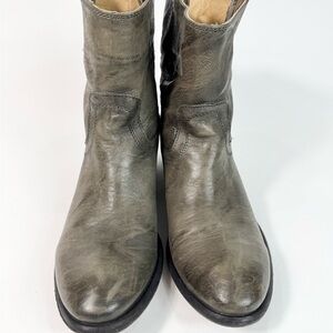 Frye Carson Tab Grey Distressed Leather Short Western Boots #76461 - Size 7.5